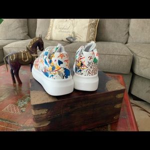 Woman’s SHE&IN Graphic Sneakers Size 5 NWOB